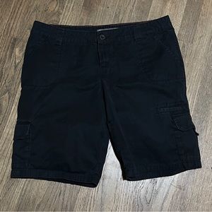DICKIES Women’s black cargo shorts size 16